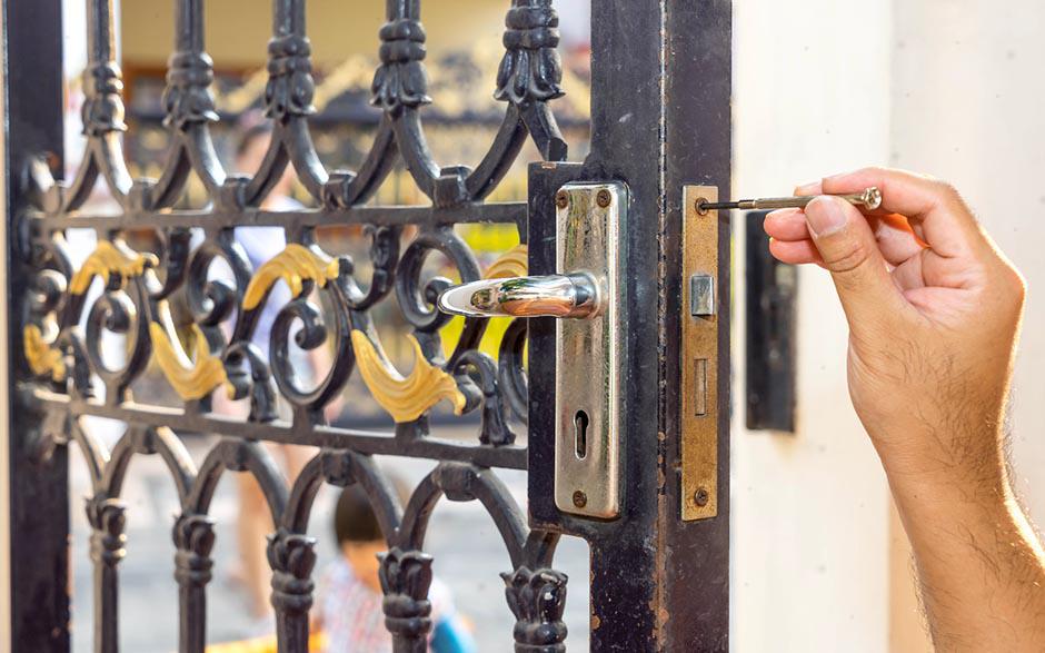 ouvrir une porte Évry